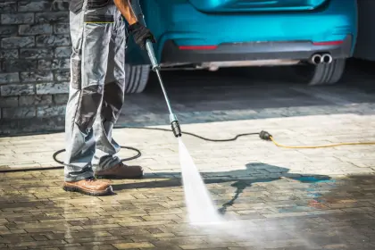 Pressure washing services in green bay for homes and driveways in the Green Bay area pressure washing in green bay